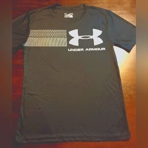 Under Armour tee sz medium